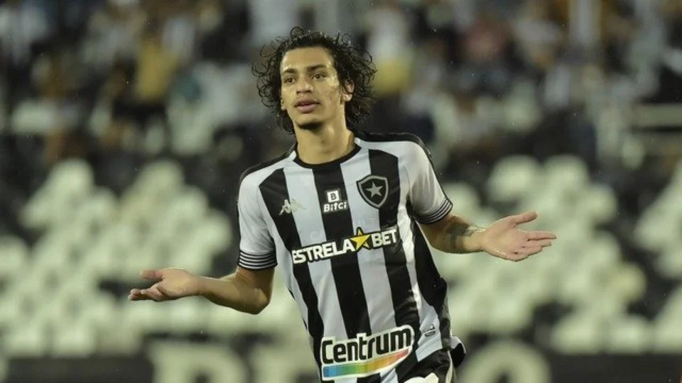 Botafogo vence Nova Iguaçu por 2 a 0 e assume liderança do estadual