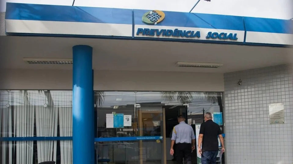 Portaria do INSS autoriza Idosos acima de 80 anos a agendar prova de vida em casa