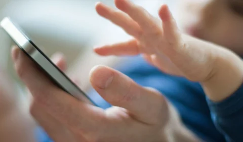 Adolescente confessa que matou irmão de 12 anos por causa de telefone celular, em MG