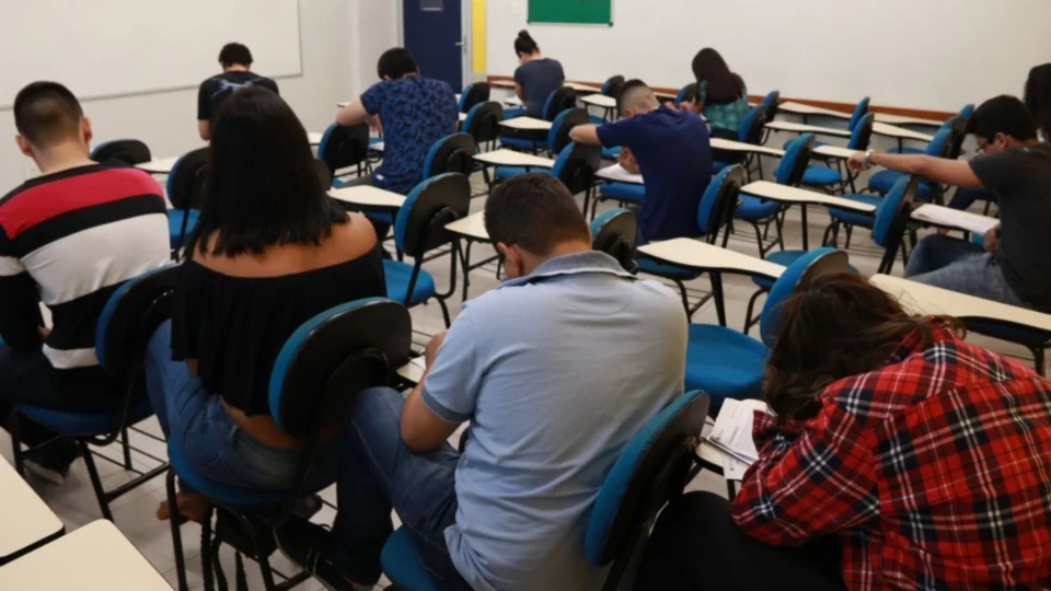 DPE-AM realiza prova escrita objetiva de concurso para defensor público neste domingo