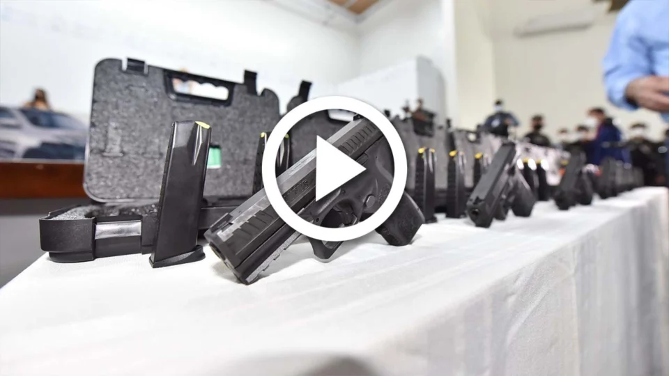 VÍDEO: guarda Municipal de Manaus recebe 250 pistolas e seis veículos para atuar na proteção do patrimônio público