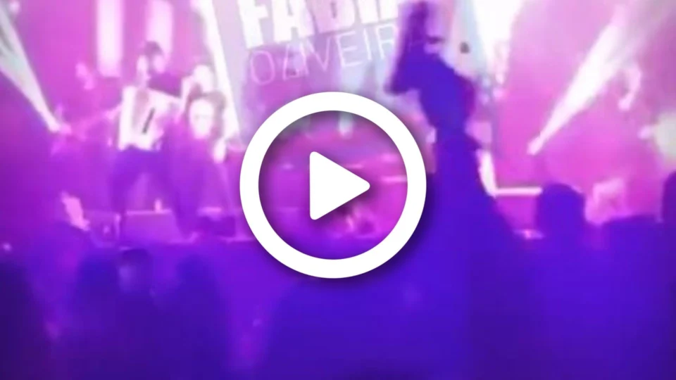 VÍDEO: durante o show, Fã da dupla João gomes e Tarcísio Acordeon filma homem atirando para cima, no Piauí