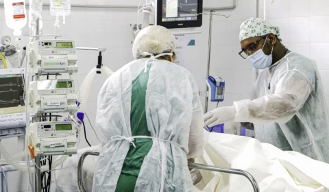 Quatro capitais brasileiras já se encontram com UTIs Covid em alerta crítico, informa Fiocruz