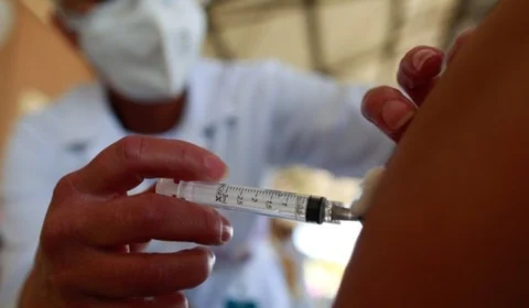 Morte de adolescente com ‘púrpura trombótica’ não teve relação com vacina contra covid-19, diz Ministério da Saúde