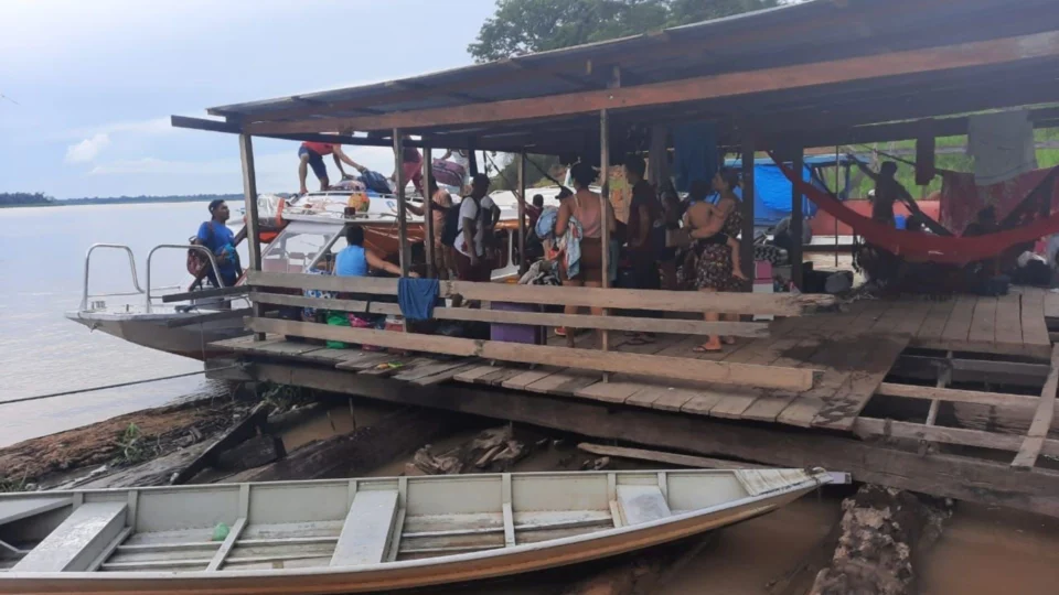 Famílias de garimpeiros recebem abrigo e comida em Autazes-AM