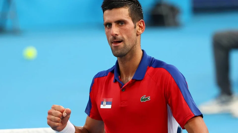 Televisão britânica diz que Novak Djokovic pode mesmo ter fraudado teste de Covid-19 para torneio na Austrália