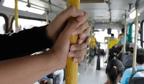 Dentro de ônibus em BH, homem comete crime sexual contra menina de 8 anos e 3 mulheres