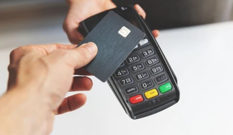 Golpe do cartão por aproximação: polícia alerta para riscos e cuidados