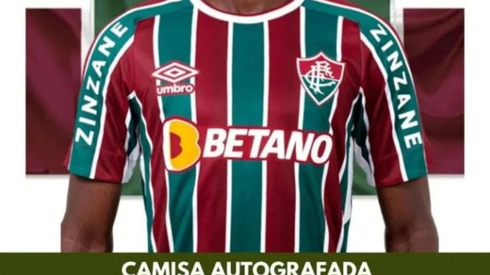 Atacante do Fluminense faz sorteio de camisa para ajudar vítimas em Petrópolis