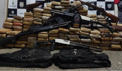 Polícia apreende mais de 245 kg de drogas e arsenal de armas, durante ação conjunta em Tefé-AM