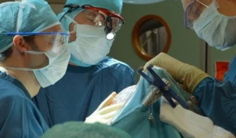 Menino de 7 anos nasce com dois pênis e sem ânus no  Uzbequistão