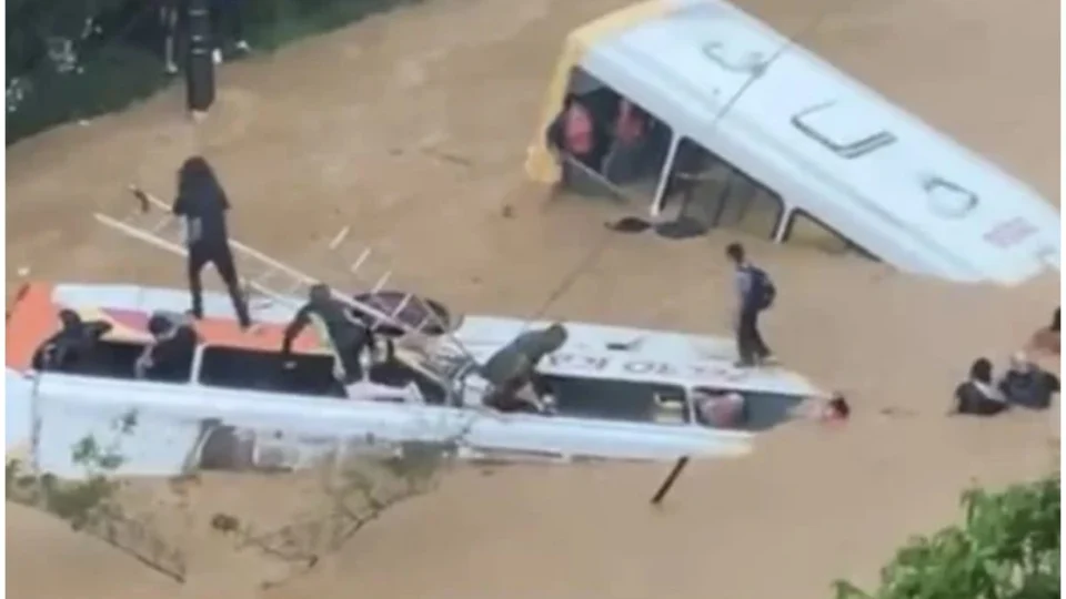 Sobe para 117 o número de mortos após temporal em Petrópolis-RJ; 116 pessoas estão desaparecidas