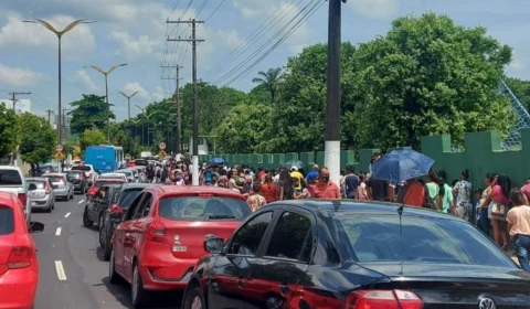 VÍDEO: Visitação gratuita do Cigs é marcado por fila, aglomeração e engarrafamento