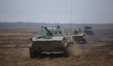 Rússia anuncia retirada de algumas tropas da fronteira com a Ucrânia