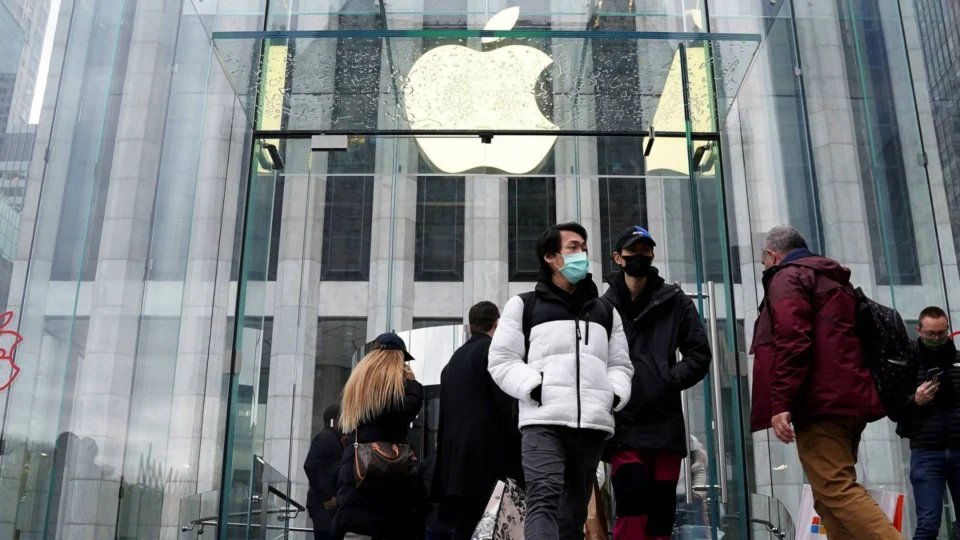 Por aumento de casos de Covid-19, Apple fecha suas lojas em Nova York