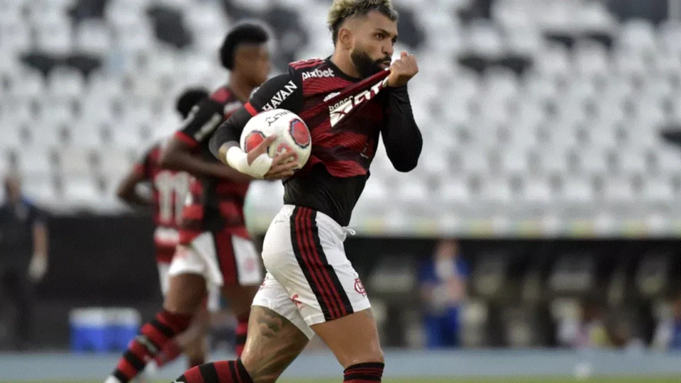 Flamengo e Vasco fazem duelo neste domingo pelo 2º lugar do Carioca com centroavantes inspirados