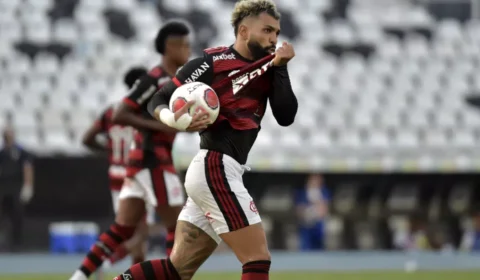Flamengo e Vasco fazem duelo neste domingo pelo 2º lugar do Carioca com centroavantes inspirados