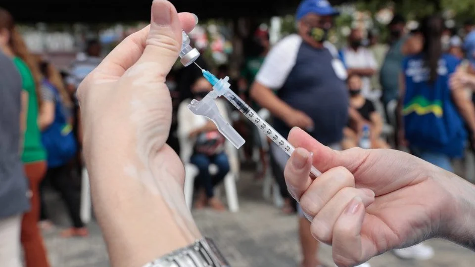 Brasil promete doar 10 milhões de vacinas para nações de baixa renda