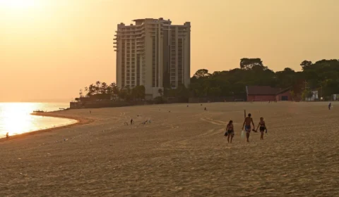 Em Manaus, população deve ficar atenta a proibição de banho na área conhecida como ‘prainha’ ou ‘pedral’ na Ponta Negra
