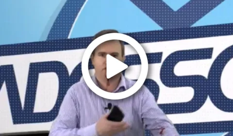 VÍDEO: no Rio Grande do Sul, após ser agredido, apresentador de TV vai ao ar ainda ferido