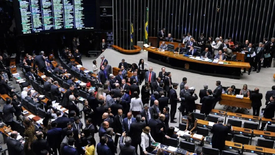 Relatório da reforma administrativa é aprovado agora a noite por Comissão da Câmara
