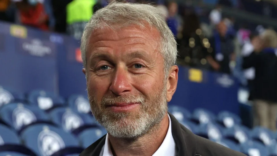 Russo Roman Abramovich entrega comando do Chelsea