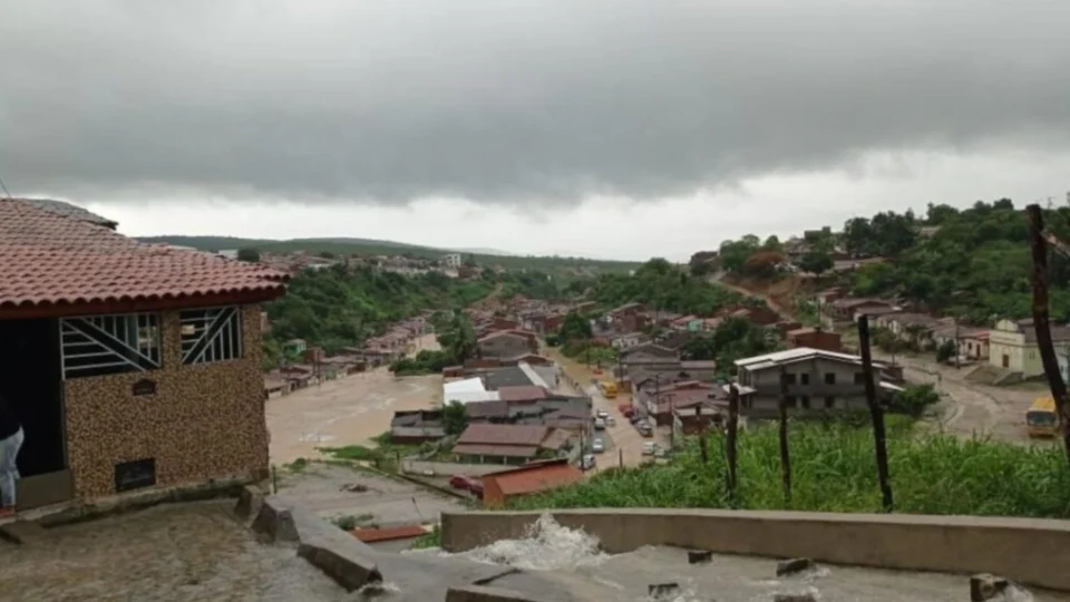 Caixa Econômica irá liberar FGTS para cidades atingidas pelas chuvas na Bahia e Minas Gerais