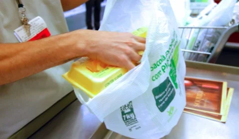 Lei que proíbe sacolas plásticas comuns em comércios de Manaus não será implementada, diz Semmas