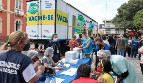 No primeiro dia, mais de 780 doses são aplicadas na ‘Carreta da Vacina’, em Manaus