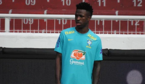 Tite deve escalar no ataque Raphinha, Matheus Cunha e Vini Júnior no duelo contra Equador