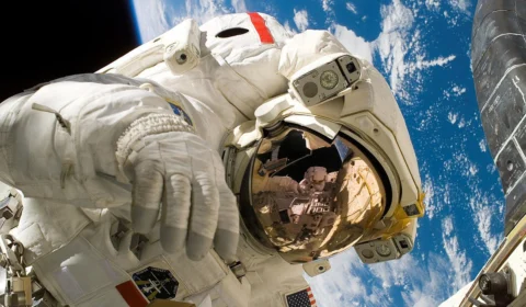 Após sanções, Rússia ameaça deixar astronauta americano no espaço