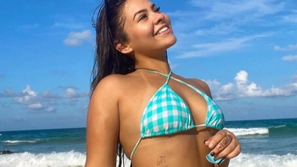 Influenciadora é presa ao tentar fazer reserva em apartamento usando cartões clonados, no RJ