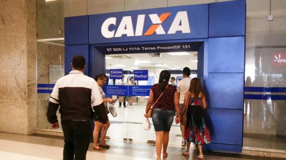 Caixa empresta até R$ 1 mil para negativados e R$ 3 mil para MEI, anuncia banco