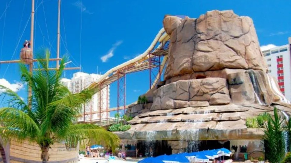 Menino de 8 anos morre após queda de 15 metros de um toboágua no Sul de Goiás