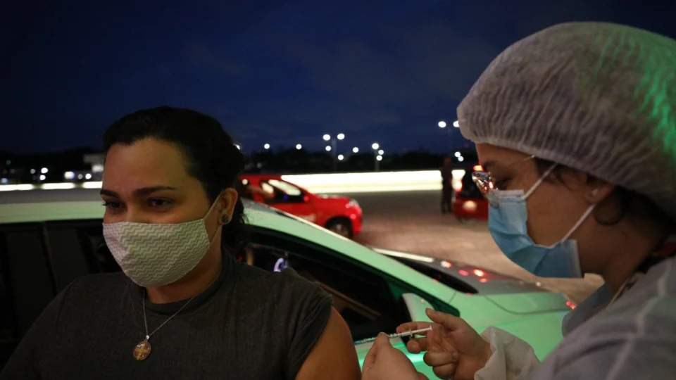 Amazonas confirma 11 mortes e registra mais de 2 mil novos casos da Covid-19, segundo FVS