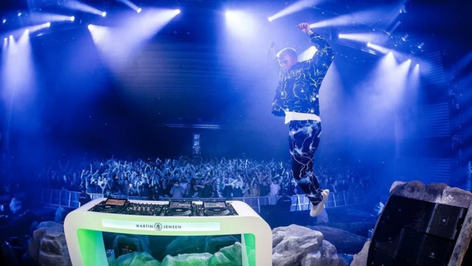 Na Dinamarca, pessoa infectada com ômicron participou de show com 1,6 mil espectadores