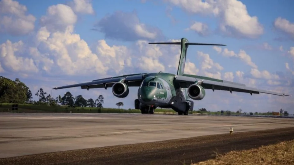 Avião da FAB parte na próxima segunda-feira para resgatar brasileiros na Polônia