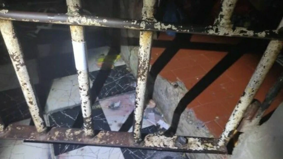 No AM, jovem tenta ajudar irmão detento a fugir da delegacia e acaba presa no município de Coari