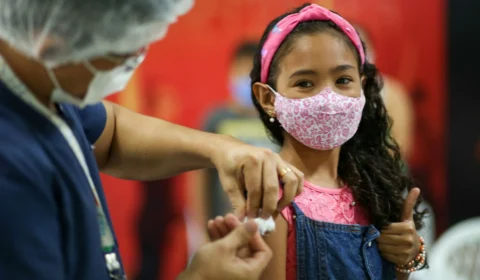 Escolas estaduais de Manaus serão postos de vacinação para crianças de 5 a 11 anos neste sábado