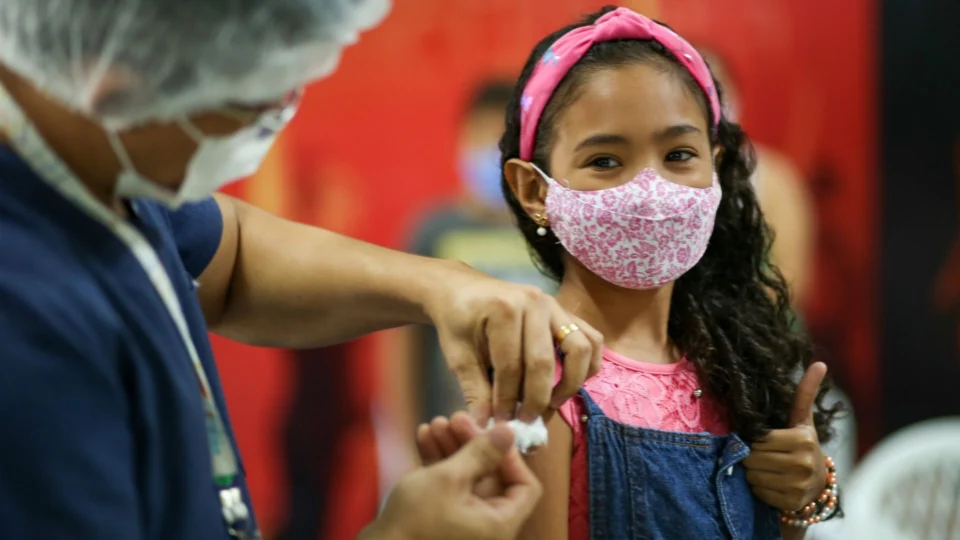 Escolas estaduais de Manaus serão postos de vacinação para crianças de 5 a 11 anos neste sábado