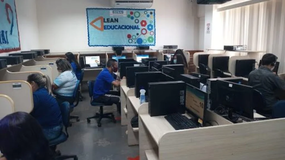 Instituição oferece cursos gratuitos de informática em Manaus