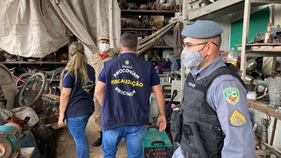 CIF fiscaliza comércio irregular de sucatas, na Zona Norte de Manaus
