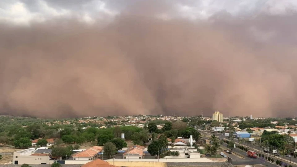 Tempestades de poeira são registradas em quatro estados brasileiros