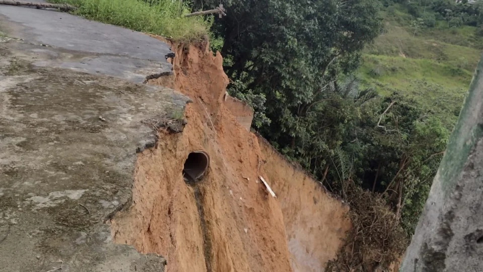 Chuva deixa casas alagadas e provoca deslizamentos de barranco em Manaus; maioria dos casos aconteceu na zona norte