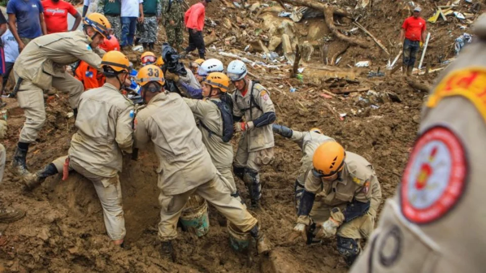 Corpo de grávida é encontrado com mão sobre barriga no sétimo dia de buscas, em Petrópolis-RJ