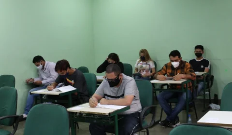 Mais de 6,7 mil estudantes faltam ao primeiro dia do Vestibular da UEA