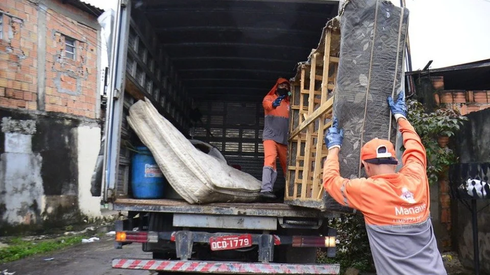 Serviço de recolhimento de objetos de grande porte continua por agendamento em Manaus