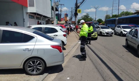 Fiscalização de estacionamento irregular é realizada em Manaus