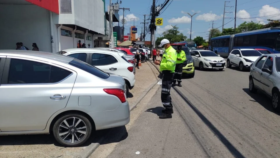 Fiscalização de estacionamento irregular é realizada em Manaus