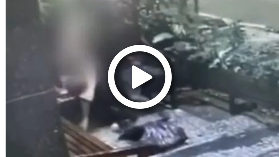 VÍDEO: câmera registra mulher sendo atacada a facadas por homem em frente a um hotel do Rio de Janeiro